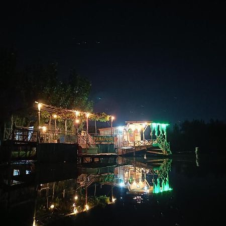 House Boat-Pana Four In Srinagar Kashmir Hotel Exterior photo