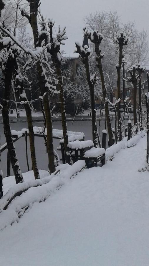 House Boat-Pana Four In Srinagar Kashmir Hotel Exterior photo