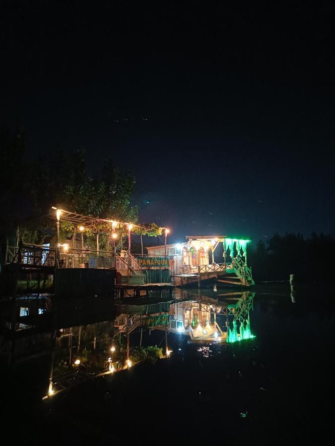 House Boat-Pana Four In Srinagar Kashmir Hotel Exterior photo