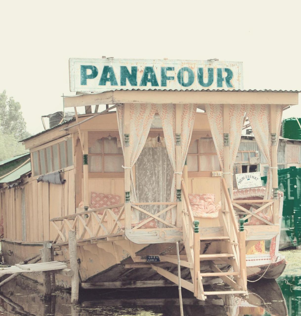 House Boat-Pana Four In Srinagar Kashmir Hotel Exterior photo