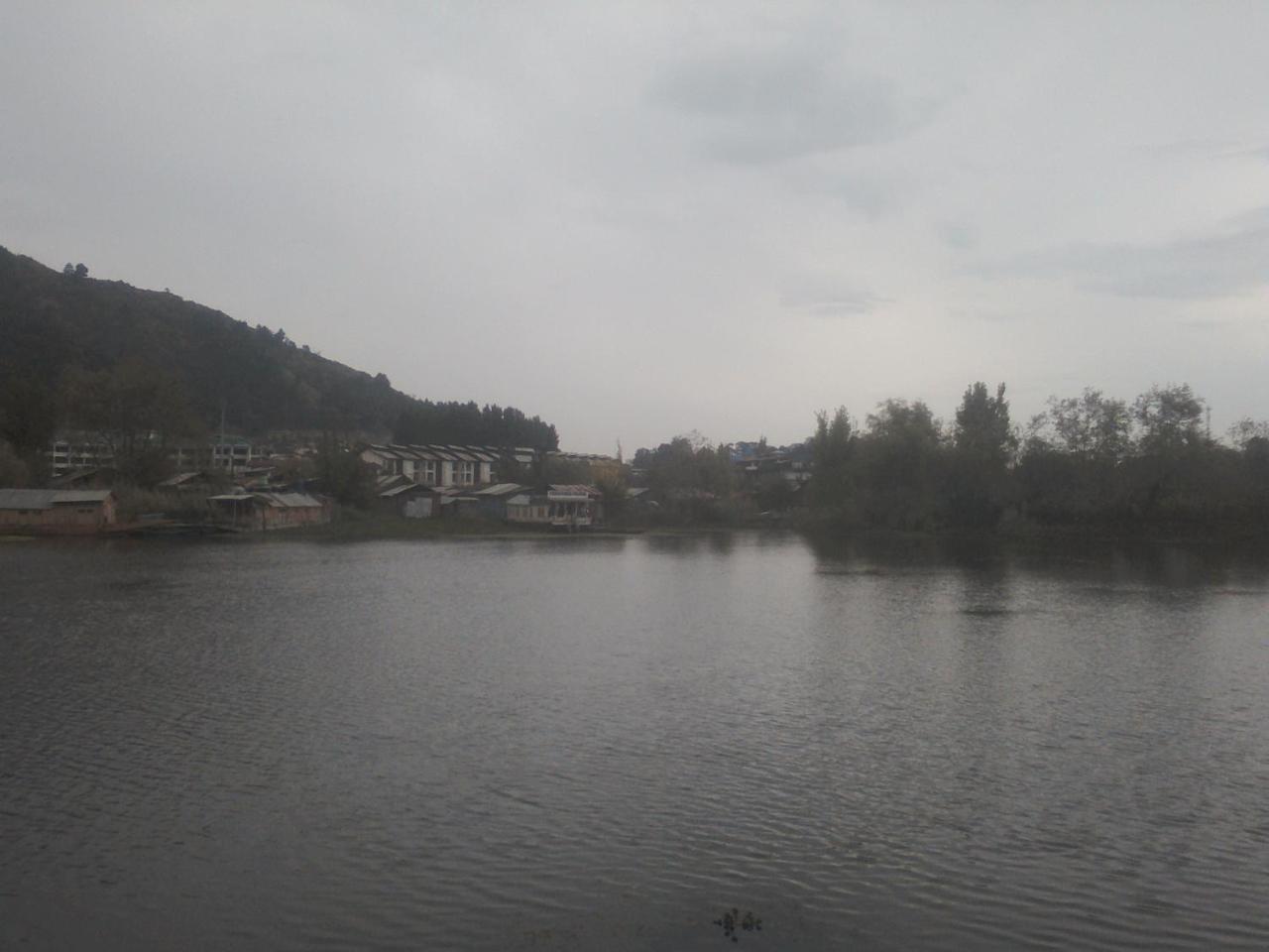 House Boat-Pana Four In Srinagar Kashmir Hotel Exterior photo