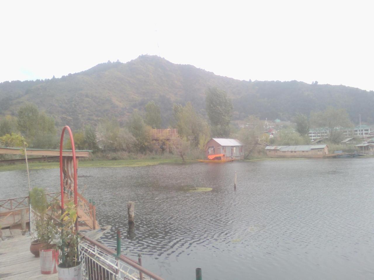 House Boat-Pana Four In Srinagar Kashmir Hotel Exterior photo