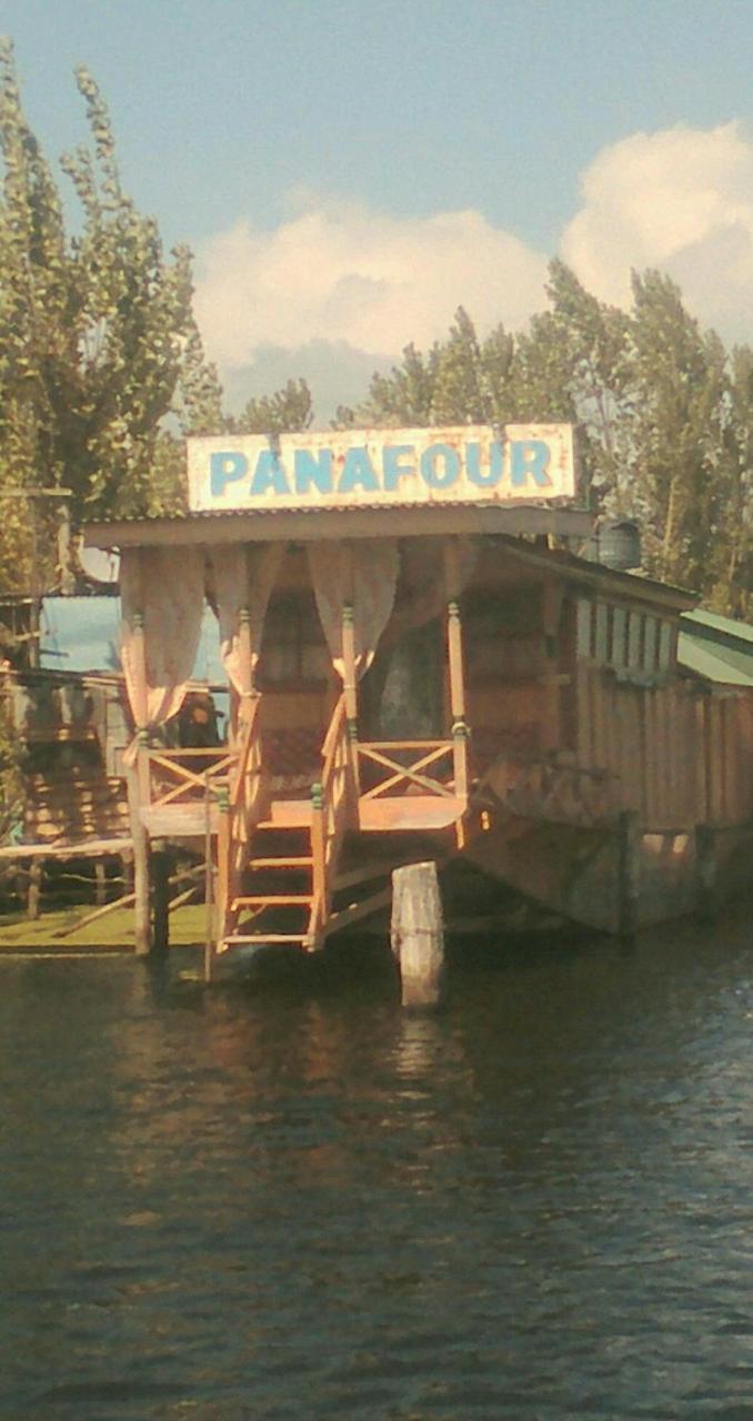 House Boat-Pana Four In Srinagar Kashmir Hotel Exterior photo