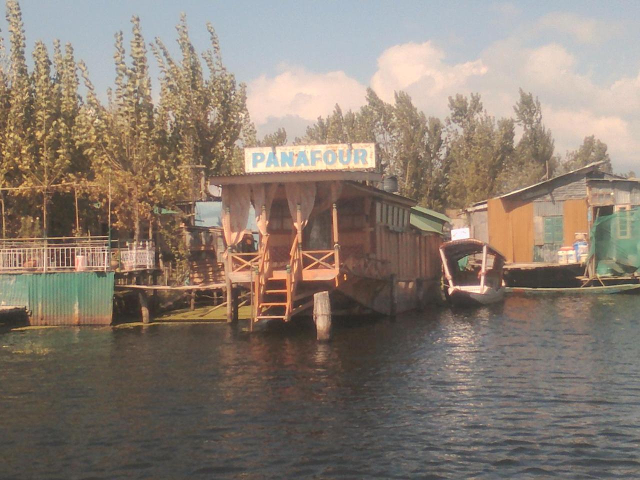 House Boat-Pana Four In Srinagar Kashmir Hotel Exterior photo