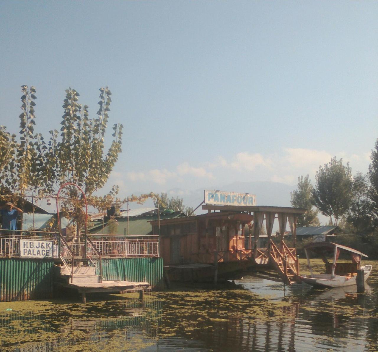 House Boat-Pana Four In Srinagar Kashmir Hotel Exterior photo