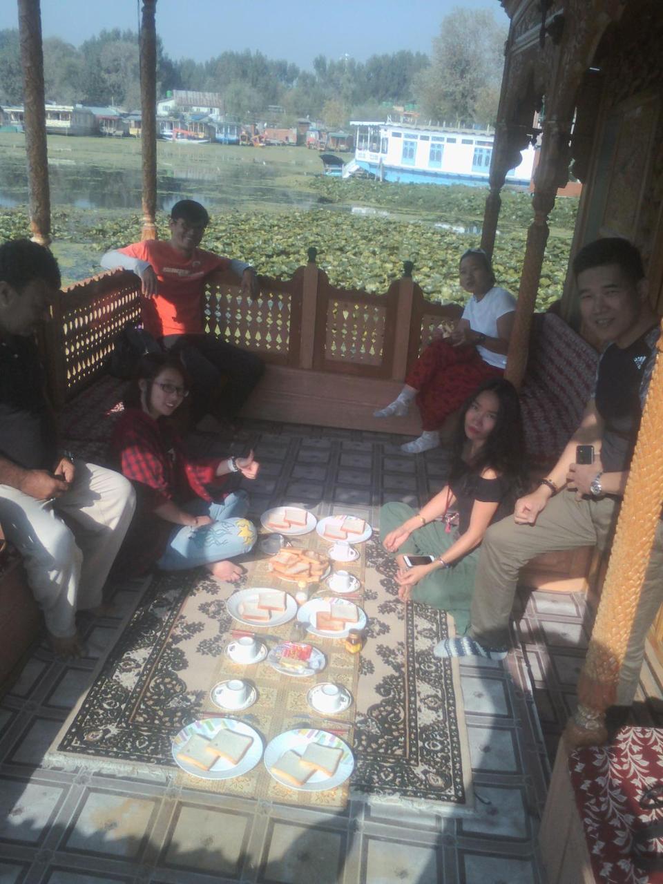 House Boat-Pana Four In Srinagar Kashmir Hotel Exterior photo