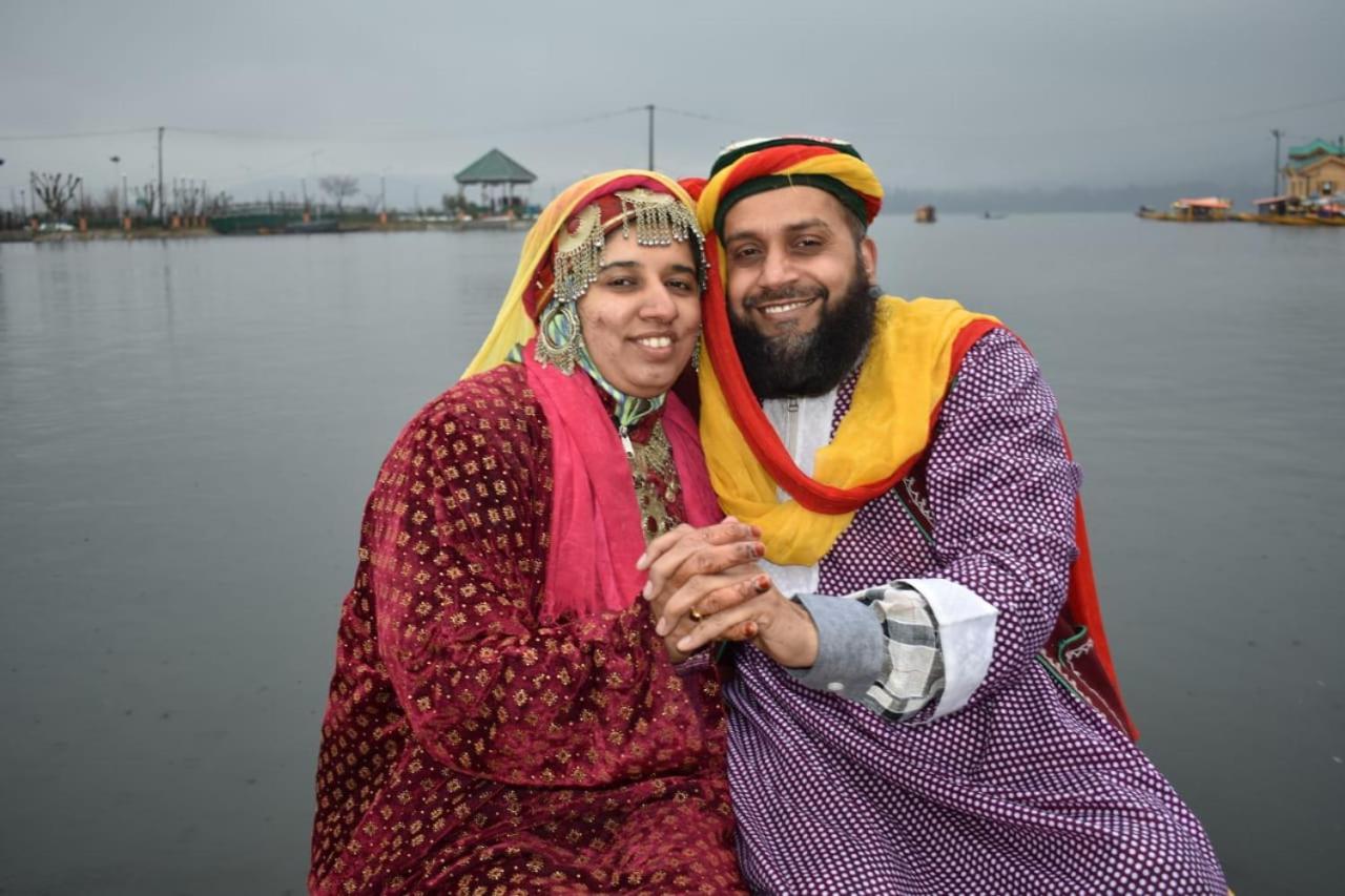 House Boat-Pana Four In Srinagar Kashmir Hotel Exterior photo